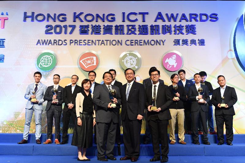 The Secretary for Innovation and Technology, Mr Nicholas W Yang (front row, second right) presents the Best Mobile Apps Grand Award to Playnote Ltd at the Hong Kong ICT Awards 2017 Awards Presentation Ceremony cum International IT Fest Opening Ceremony tonight (April 7).