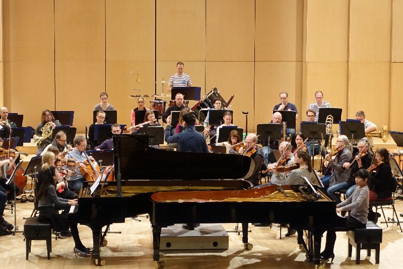 The Espoo concert on 7 April featured internationally renowned musicians from Hong Kong including cellist Trey Lee, pianists Rachel Cheung and Colleen Lee. Photo shows they are rehearsing with the Tapiola Sinfonietta and guest conductor Eugene Tzigane.