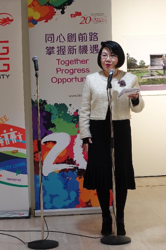 The Chairman of Council of Musicus Society, Mrs Janice Choi, speaks at a reception organised by the Hong Kong Economic and Trade Office, London, before the concert in Espoo on April 7 (Finland time).