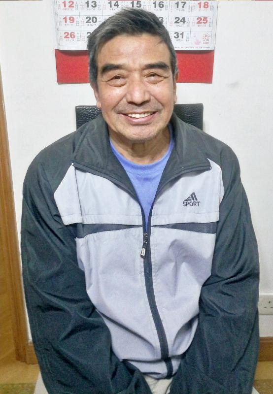 Kung Shih-chao, aged 68, is about 1.71 metres tall, 73 kilograms in weight and of fat build. He has a square face with yellow complexion and short straight black hair. He was last seen wearing a grey short-sleeved T-shirt, dark green trousers and white sports shoes.