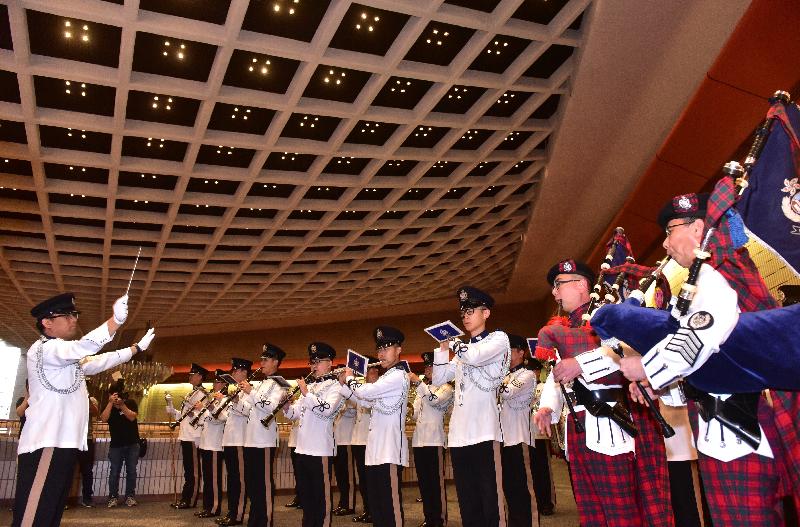 「國際軍樂匯演」集多支中外軍樂團七月在香港體育館演出。圖示香港警察樂隊於今日（四月十二日）在「國際軍樂匯演」新聞發布會上演出。