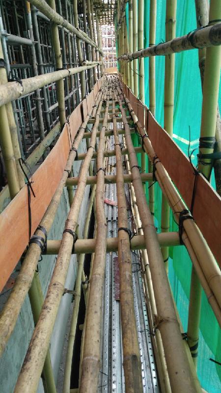 The Construction Industry Council held discussions with different stakeholders last year to explore the requirement of using fully-boarded scaffolding or adopting closely-boarded bamboo scaffolding on every lift to reduce hazards of falling from height when working on bamboo scaffolding, and aims to issue relevant guidelines this year. 