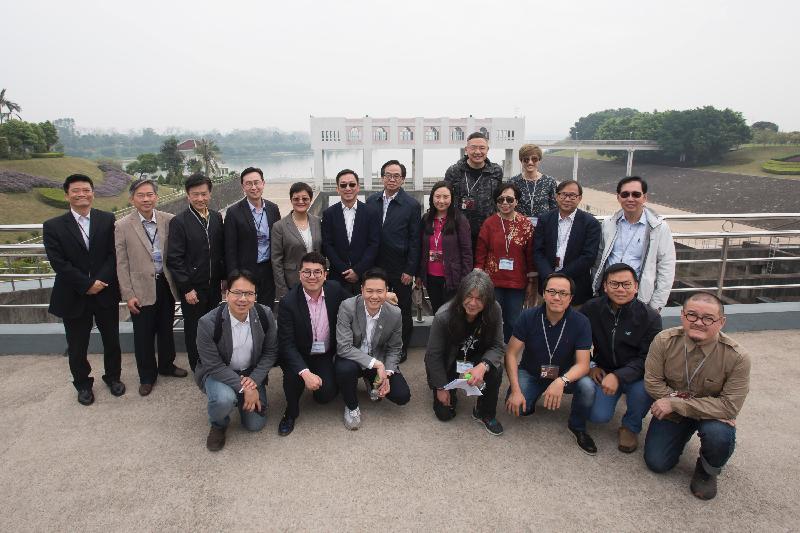 The delegation of the Legislative Council (LegCo) Panel on Development visits the Taiyuan Pumping Station in Dongguan today (April 15). Picture shows front row, from left: Mr Charles Mok; Mr Lau Kwok-fan; Mr Holden Chow; Mr Leung Kwok-hung; Mr Kenneth Leung; Mr Chan Han-pan; and Mr Shiu Ka-chun; middle row, from left: the Director of Water Supplies, Mr Enoch Lam; the Permanent Secretary for Development (Works), Mr Hon Chi-keung; Mr Yiu Si-wing; the Secretary for Development, Mr Eric Ma; Dr Helena Wong; the Deputy Chairman of the LegCo Panel on Development, Mr Kenneth Lau; Dr Lo Wai-kwok; Dr Elizabeth Quat; Ms Alice Mak; Mr Leung Che-cheung; and Mr Chan Kin-por; back row from left: Mr Paul Tse; and Ms Tanya Chan.