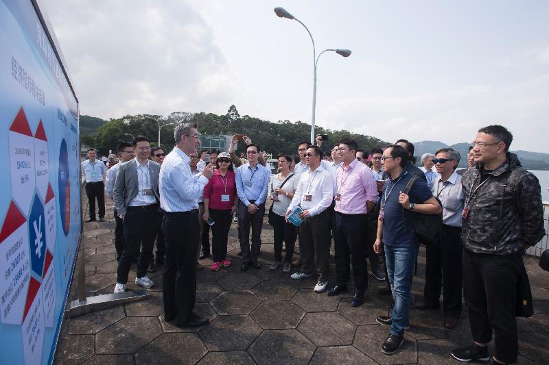 Members of the delegation of the Legislative Council Panel on Development visit the Shenzhen Reservoir today (April 15).