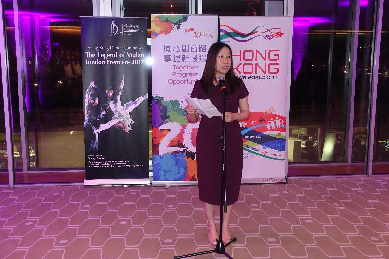 The Hong Kong Dance Company staged the dance drama "The Legend of Mulan" at Southbank Centre's Royal Festival Hall in London yesterday (April 15, London time). Photo shows the Director-General of the Hong Kong Economic and Trade Office, London (London ETO), Ms Priscilla To, speaking at a reception hosted by London ETO after the performance.

