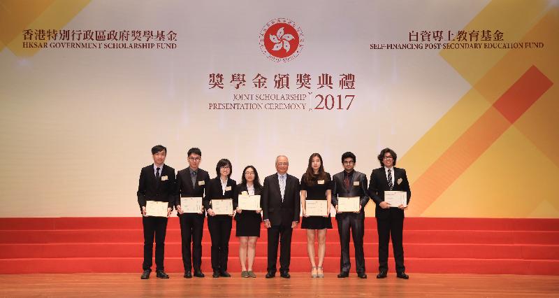 The Secretary for Education, Mr Eddie Ng Hak-kim (fourth right), is pictured with students awarded HKSAR Government Scholarship Fund Targeted Scholarships at the HKSAR Government Scholarship Fund and Self-financing Post-secondary Education Fund Joint Scholarship Presentation Ceremony today (April 18).
