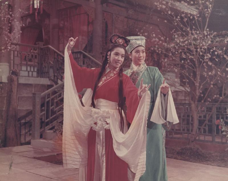 A film still of "Love in the Red Chamber" (1968).