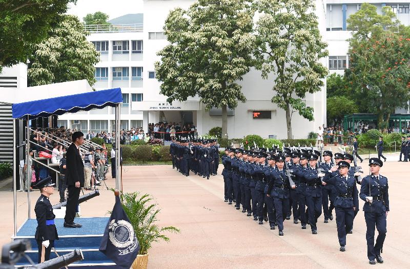 The Chairman of the Action Committee Against Narcotics, Dr Ben Cheung, today (April 22) attends the passing-out parade held at Police College.
