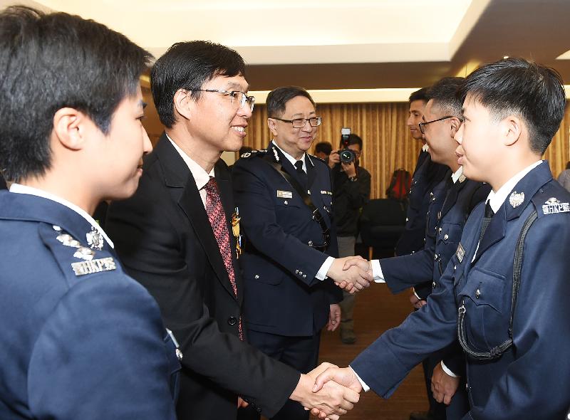 The Chairman of the Action Committee Against Narcotics, Dr Ben Cheung, and the Commissioner of Police, Mr Lo Wai-chung, congratulate the graduates.