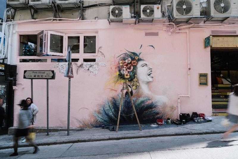 家族经营初创企业今日（四月二十四日）在香港开设Uma Nota餐厅，外墙的大型巴西街头艺术涂鸦甚为触目。