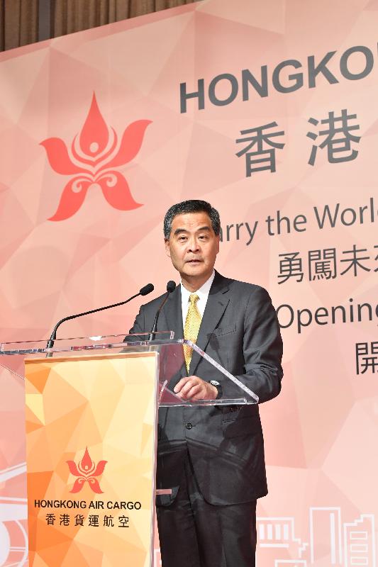 行政長官梁振英今日（四月二十六日）晚上出席香港貨運航空開幕誌慶酒會，並在活動上致辭。