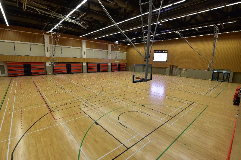 The new Harbour Road Sports Centre in Wan Chai District, managed by the Leisure and Cultural Services Department, will be open for public use starting from May 8 following the completion of its reprovisioning works. Photo shows the multi-purpose arena that can be used as two basketball courts, two volleyball courts, two netball courts or eight badminton courts.
