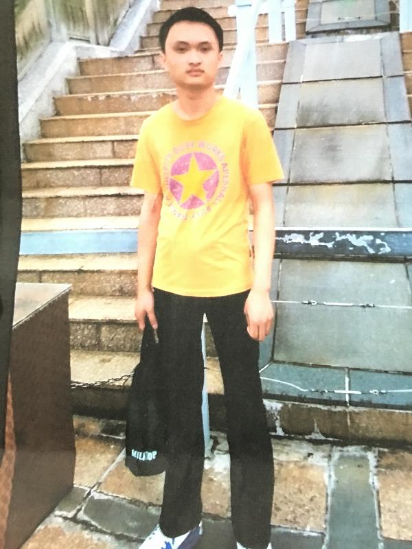 Lam Bing-chor, aged 24,is about 1.65 metres tall, 65 kilograms in weight and of medium build. He has a round face with yellow complexion and medium length straight black hair. He was last seen wearing a short-sleeved grey and blue T-shirt with stripes, brown trousers and blue slippers.
