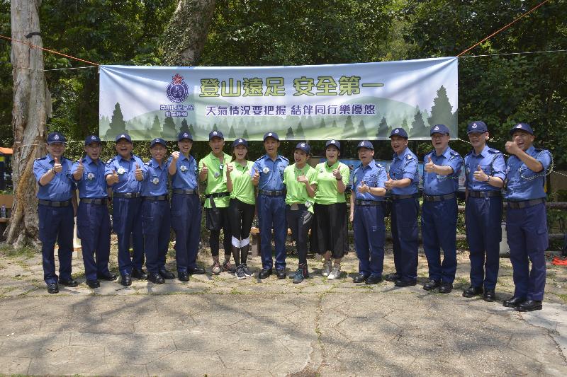 The Commissioner of the Civil Aid Service, Dr Ernest Lee (centre), together with Senior Officers and Honorary Hiking Safety Ambassadors convey the message of "Put Safety First When Hiking" today (May 3).