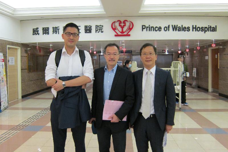 （右起）立法會議員郭家麒、張超雄和林卓廷今日（五月四日）視察威爾斯親王醫院婦產科，以跟進有關公立醫院婦產科服務的事宜。