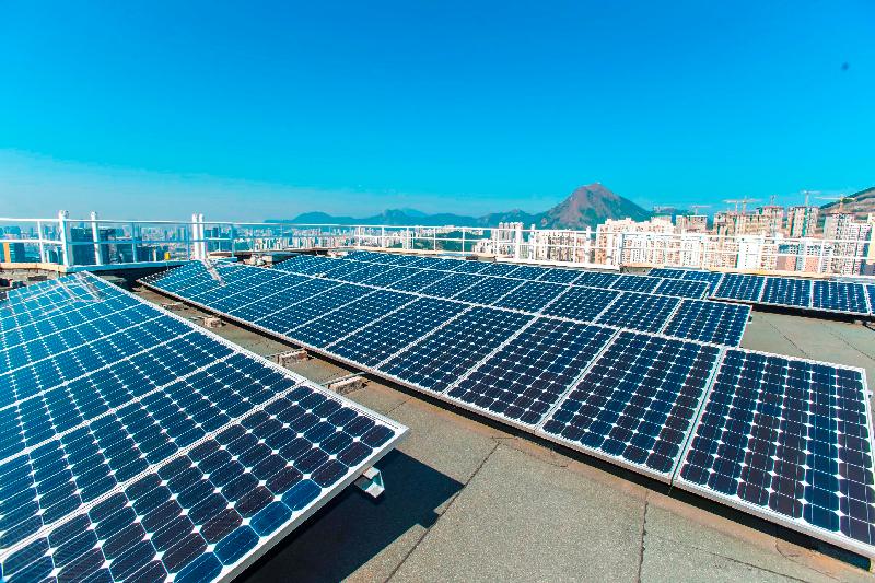 The Hong Kong Housing Authority's Lam Tin Estate has won the Gold Award for Property Management (Residential) at the 2016 Hong Kong Awards for Environmental Excellence. Photo shows photovoltaic modules for solar energy installed on the rooftop of Lam Tin Estate.