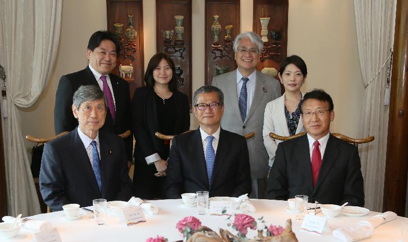 The Financial Secretary, Mr Paul Chan, is in Tokyo today (May 8) as part of his official visit in Japan. Photo shows Mr Chan (front row, centre) at a luncheon with a group of Japan Parliament members belonging to the Japan-Hong Kong Parliamentarian League, namely Mr Masahiko Komura (front row, left), Mr Asahiko Mihara (front row, right), Mr Yuichiro Hata (back row, first left), Mr Shigeyuki Tomita (back row, second right) and Ms Mizuho Onuma (back row, first right). Mr Chan was joined by the Acting Principal Hong Kong Economic and Trade Representative (Tokyo), Mrs Winnie Kang (back row, second left).