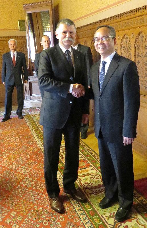 The Secretary for Home Affairs, Mr Lau Kong-wah (right), called on the Speaker of the Hungarian National Assembly, Mr László Kövér, in Budapest in Hungary yesterday (May 8, Budapest time).