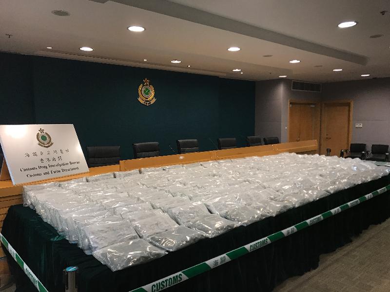 Hong Kong Customs yesterday (May 8) smashed a drug distribution syndicate in Tsuen Wan. During the operation, Customs officers seized about 131 kilograms of suspected cannabis buds with an estimated market value of about $21.5 million. 