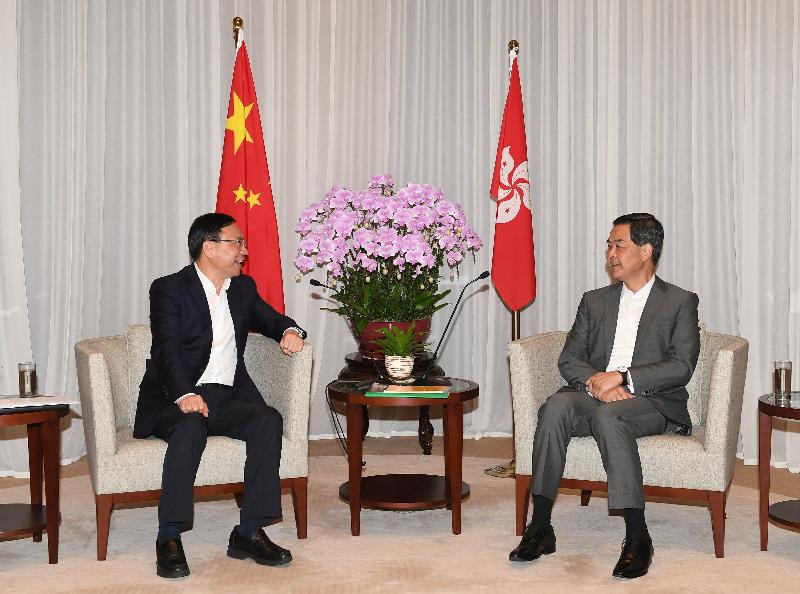The Chief Executive, Mr C Y Leung (right), meets the Secretary of the CPC Zhongshan Municipal Committee, Mr Chen Rugui (left), at the Chief Executive's Office this afternoon (May 11) to exchange views on issues of mutual concern.