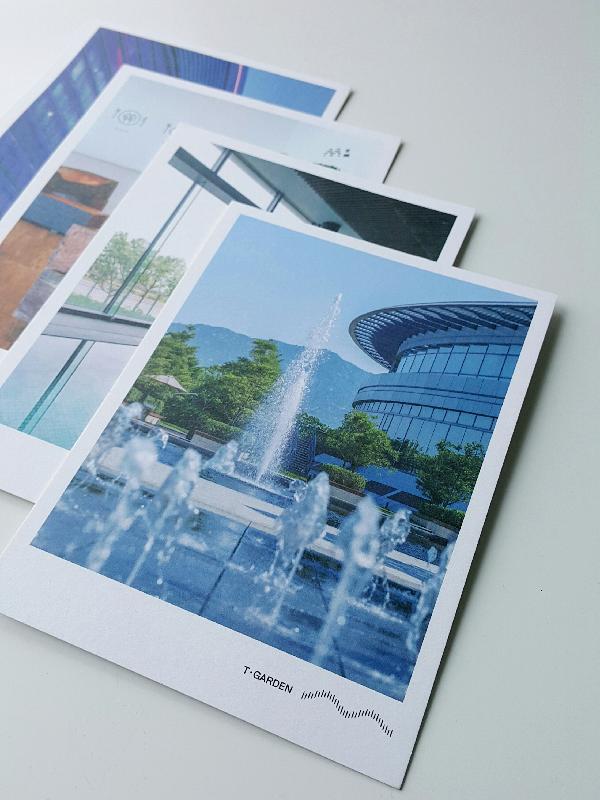 The Environmental Protection Department has produced a set of four commemorative postcards for free distribution to T．PARK visitors to mark its first anniversary. The postcards feature different areas of T．PARK, namely T．CAFE, T．GARDEN, T．SPA and its light show. During the period from May 19 to 25, visitors can mail the postcards (local mail only) by putting them into a designated postal box at T．PARK. The postcards will then arrive at their destinations with a specially designed T．PARK stamp and an anniversary postmark stamped on each postcard.
