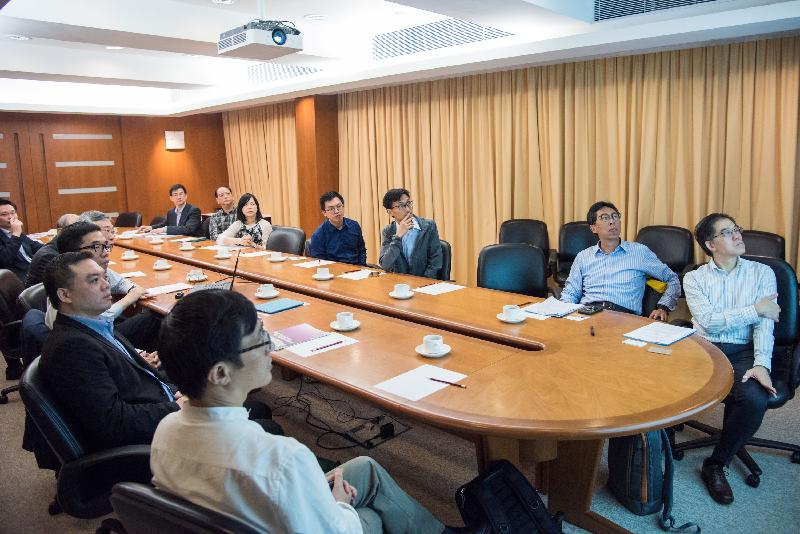 Legislative Council Members Mr Chu Hoi-dick (third right) and Mr Ho Kai-ming (fourth right) receive a briefing by representatives of the Chinese University of Hong Kong on their waste reduction programme today (May 15).