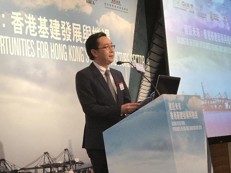 發展局局長馬紹祥今日（五月十六日）在《香港經濟日報》主辦的「建造未來：香港基建的發展與機遇午餐會」上致辭。
