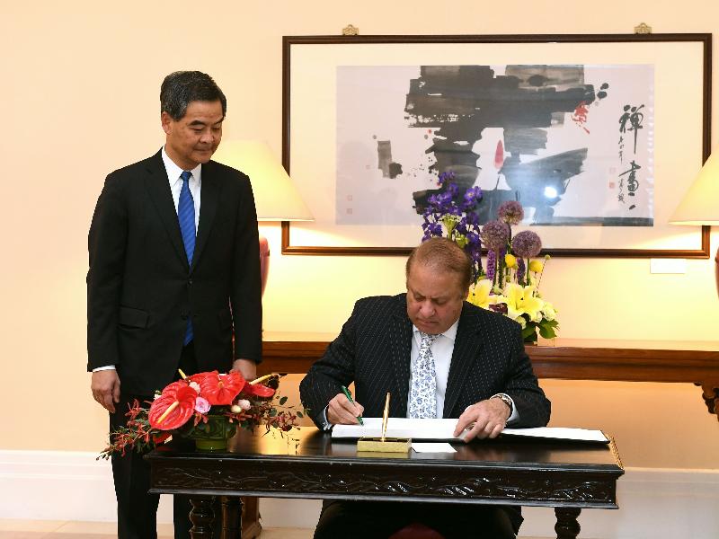 The Chief Executive, Mr C Y Leung, met the visiting Prime Minister of Pakistan, Mr Muhammad Nawaz Sharif, at Government House this morning (May 17) to exchange views on issues of mutual concern. Photo shows Mr Sharif signing the guest book at Government House.
