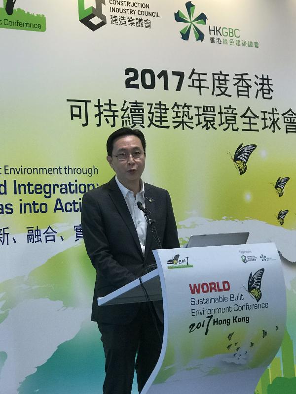 发展局局长马绍祥今日（五月十七日）在2017年度香港可持续建筑环境全球会议记者会上发言。
