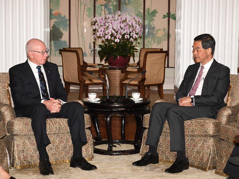 The Chief Executive, Mr C Y Leung (right), meets the visiting Governor of New South Wales, Australia, Mr David Hurley, at Government House this morning (May 19) to exchange views on issues of mutual concern.