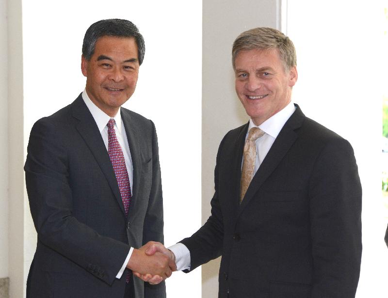 The Chief Executive, Mr C Y Leung (left), meets the visiting Prime Minister of New Zealand, Mr Bill English (right), at Government House this afternoon (May 19).