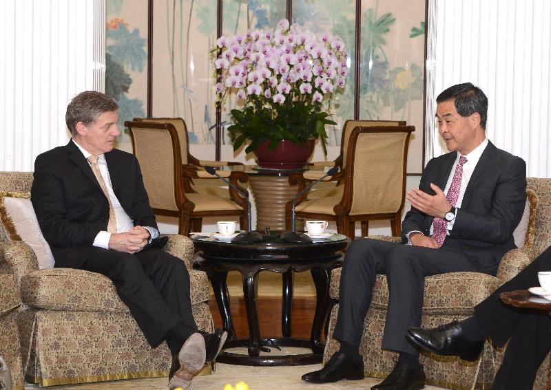 The Chief Executive, Mr C Y Leung (right), meets the visiting Prime Minister of New Zealand, Mr Bill English (left), at Government House this afternoon (May 19) to exchange views on issues of mutual concern. 