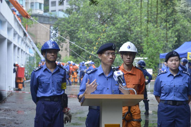 The two-day, large scale exercise codenamed "Exercise Bauhinia", biennially held by Civil Aid Service (CAS), concluded successfully today (May 21). Photo shows CAS Acting Senior Assistant Commissioner (Operations), Mr Fong Yiu-tong, briefing to the media on the exercise. 