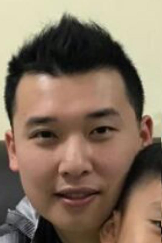 Ng Chi-fung, aged 28, is about 1.7 metres tall, 68 kilograms in weight and of thin build. He has a pointed face with yellow complexion and short black hair. He was last seen wearing a blue short-sleeved shirt, dark blue jeans, red and dark sports shoes and carrying a backpack.