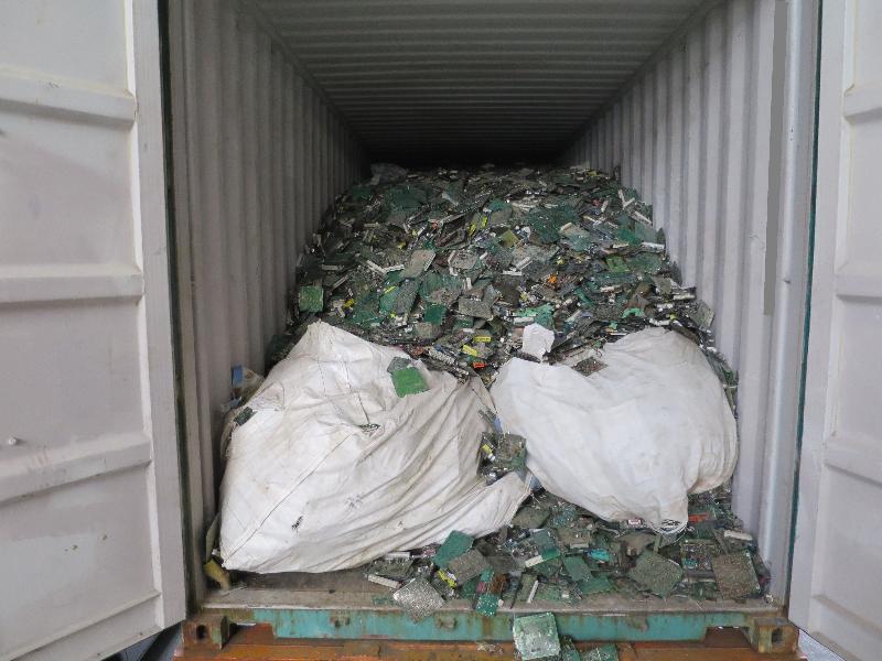The Environmental Protection Department and the Customs and Excise Department intercepted two containers of illegally imported hazardous electronic waste containing waste flat panel displays, waste batteries, waste printed circuit boards and waste toner cartridges in October 2016. Two importers were convicted today (May 23) for contravening the Waste Disposal Ordinance. Photo shows the waste printed circuit boards seized.