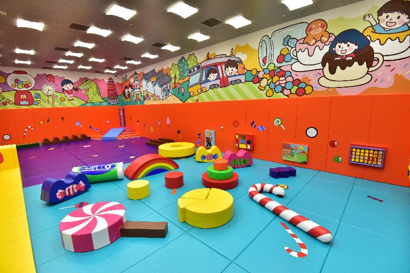 The new Yuen Long Sports Centre occupies the third and fourth floors of the Yuen Long Leisure and Cultural Building and has a total area of 7 600 square metres. Photo shows the children's play room.