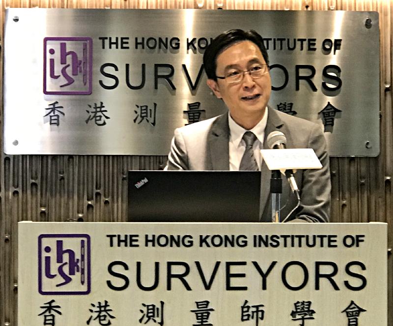 發展局局長馬紹祥今日（五月二十五日）在香港測量師學會主辦的「區區有特色」地區發展創作比賽2017的啟動禮上致辭。