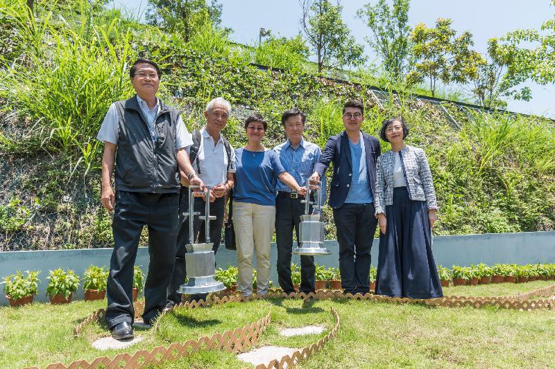 Accompanied by the Under Secretary for Food and Health, Professor Sophia Chan, the Legislative Council Panel on Food Safety and Environmental Hygiene conducts a site visit to the Garden of Remembrance at Wo Hop Shek Kiu Tau Road Columbarium Phase V  today (May 27) to understand green burial facilities and services in Hong Kong. (From left) Mr Poon Siu-ping, Mr Leung Yiu-chung, Dr Helena Wong, Mr Yiu Si-wing, Mr Lau Kwok-fan, and Professor Sophia Chan.
