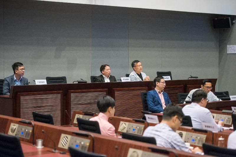 Members of the Legislative Council (LegCo) and Wong Tai Sin District Council exchange views on the provision of 24-hour outpatient services and accident and emergency services in Wong Tai Sin District at the LegCo Complex today (May 29).