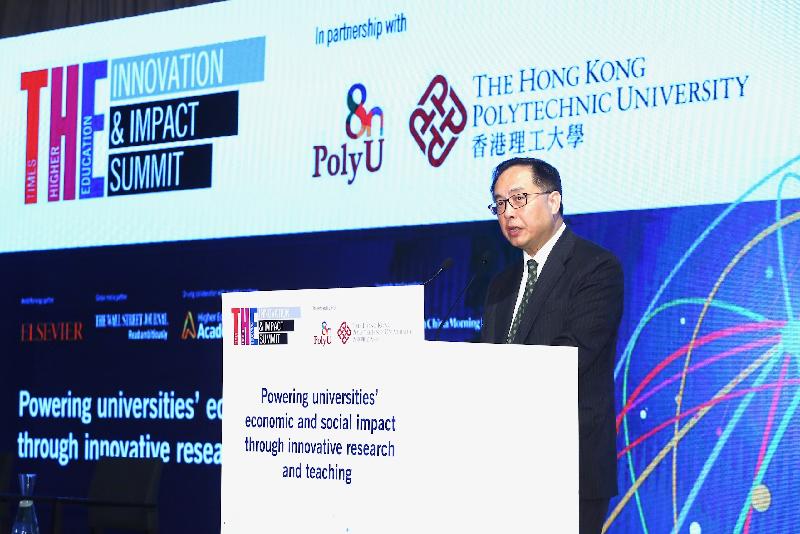 The Secretary for Innovation and Technology, Mr Nicholas W Yang, addresses the Times Higher Education Innovation & Impact Summit today (June 1).
