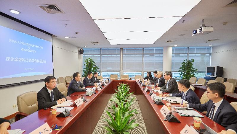 The Chief Executive of the Hong Kong Monetary Authority, Mr Norman Chan (third right), and the Director-General of the Office of Financial Development Service, the People's Government of Shenzhen Municipality, Mr He Xiaojun (second left), meet in Shenzhen today (June 2). They agreed to deepen bilateral co-operation in the area of Fintech.