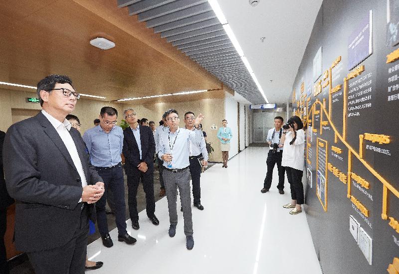 The Chief Executive of the Hong Kong Monetary Authority, Mr Norman Chan (first left), today (June 2) visits WeBank in Shenzhen, and is briefed by its Vice President and Chief Information Officer, Mr Henry Ma (fourth left), on the application of Fintech in banking services to promote financial inclusion. The Chairman of WeBank, Mr Gu Min (second left), is also present.
