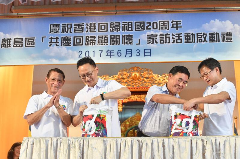The Secretary for the Civil Service, Mr Clement Cheung, conducted home visits in Islands District under the "Celebrations for All" project today (June 3). Photo shows Mr Cheung (second left); the Chairman of the Islands District Council, Mr Chow Yuk-tong (first left); and the District Officer (Islands), Mr Anthony Li (first right) packing gifts to be delivered to the elderly and families in need.