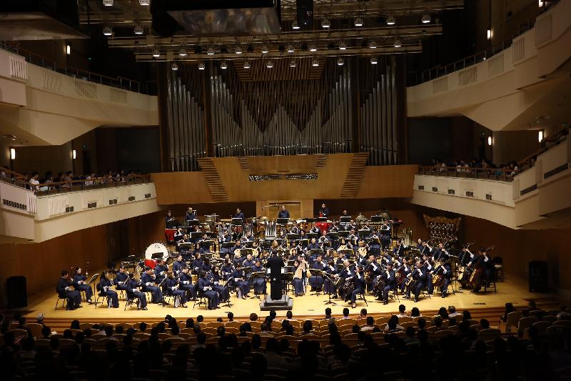 香港中乐团今晚（六月三日）在北京音乐厅演出《精・气・神》音乐会。