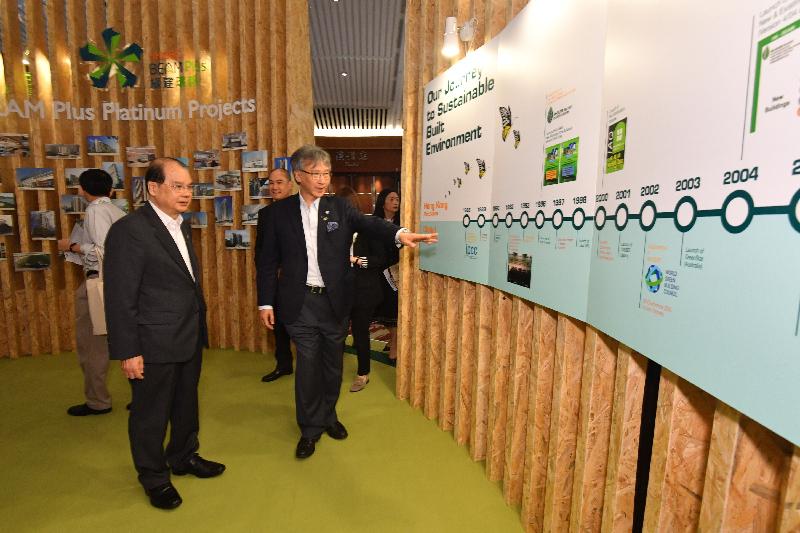 The Chief Secretary for Administration, Mr Matthew Cheung Kin-chung, attended the World Sustainable Built Environment Conference 2017 Hong Kong at the Hong Kong Convention and Exhibition Centre this morning (June 5). Photo shows Mr Cheung (left) touring the exhibition.