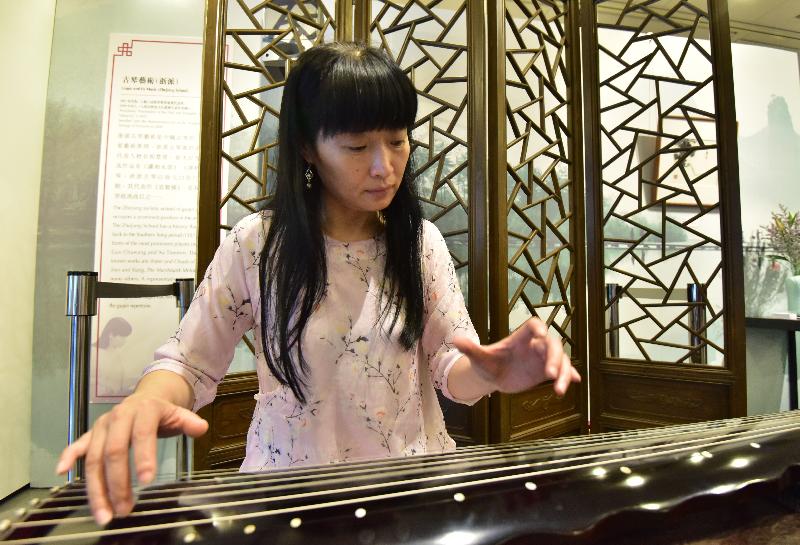 "Genesis and Spirit: A Showcase of Intangible Cultural Heritage of Zhejiang" had its opening ceremony today (June 6) at the Exhibition Gallery of Hong Kong Central Library. Photo shows a live demonstration of the Zhejiang stylistic school of guqin at "Genesis and Spirit: Recalling Jiangnan - An Exhibition on the Intangible Cultural Heritage of Zhejiang".
