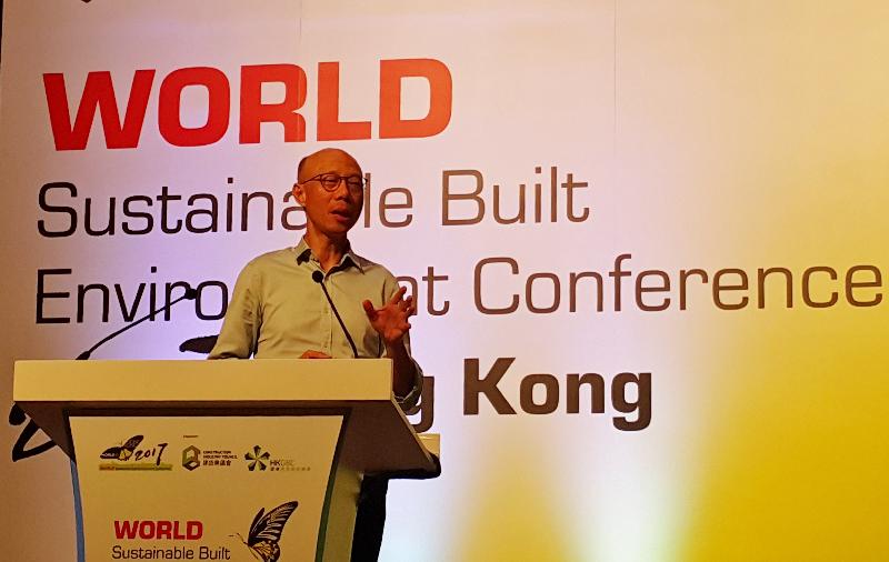 The Secretary for the Environment, Mr Wong Kam-sing, delivers a speech at the Plenary Session on Climate Change and Sustainable Development I of the World Sustainable Built Environment Conference 2017 Hong Kong at the Hong Kong Convention and Exhibition Centre today (June 6).