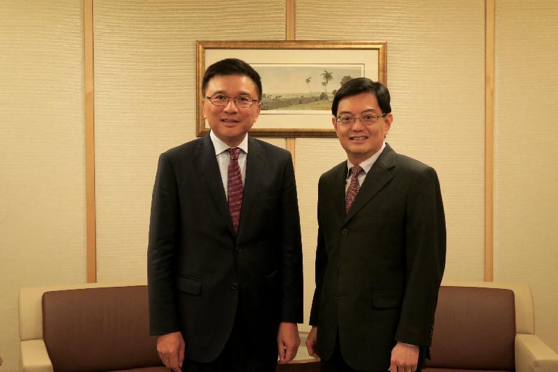 The Secretary for Financial Services and the Treasury, Professor K C Chan (left), meets with the Minister for Finance of Singapore, Mr Heng Swee Keat, to exchange views on financial issues of mutual concern in Singapore today (June 8).