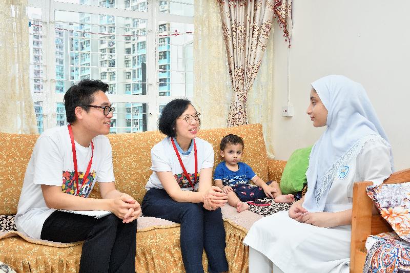 Accompanied by the District Officer (Yuen Long), Mr Edward Mak (first left), the Acting Secretary for Food and Health, Professor Sophia Chan (second left), visits a family living in Tin Yiu Estate to better understand their living conditions and needs.

