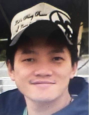 Li Po-lun Yashiro, aged 31, is about 1.7 metres tall, 68 kilograms in weight and of thin build. He has a square face with yellow complexion and short straight black hair. He was last seen wearing a short-sleeved T-shirt, black sports trousers, red sports shoes, a black cap and carrying a grey backpack.